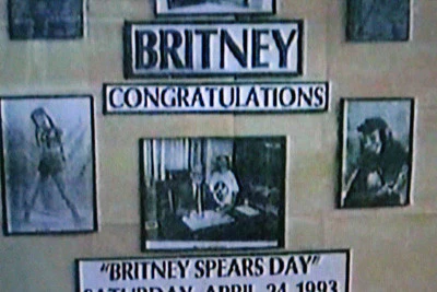 BRITNEY SPEARS "STAR BABY" SCRAPBOOK (1999) - Image 2