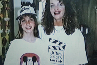 BRITNEY SPEARS "STAR BABY" SCRAPBOOK (1999) - Image 4