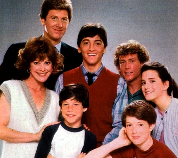 CHARLES IN CHARGE - THE COMPLETE SERIES (CBS 1984-85, SYN 1987-90) – Scott Baio, Willie Aames, Nicole Eggert, Josie Davis, Sandra Kearns, Ellen Travolta, Jennifer Runyon - Image 2