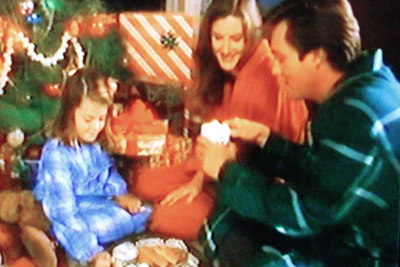 CHRISTMAS BOX, THE (CBS-TVM 12/17/95) Maureen O'Hara, Richard Thomas, Annette O'Toole - Image 9