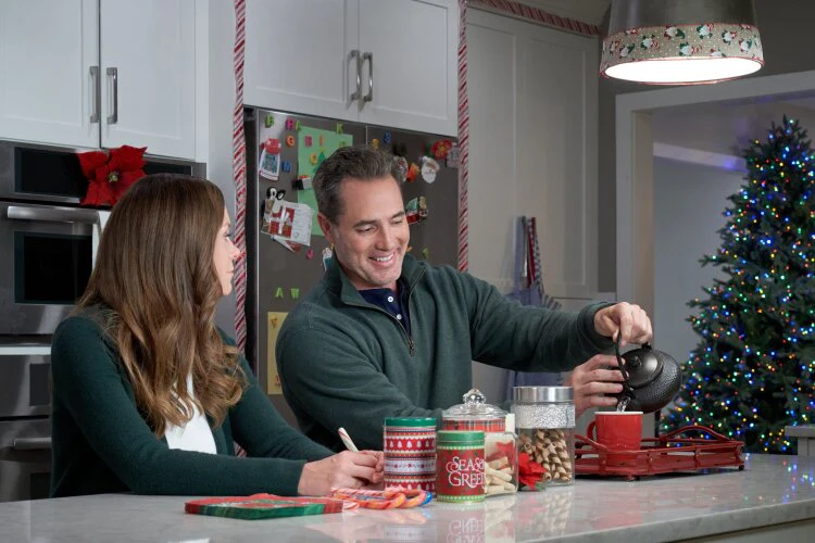 CHRISTMAS COOKIE CATASTROPHE, A (HALLMARK 11/5/17) Rachel Boston, Victor Webster, Averie Peters, Stephanie Sy, Erik Athavale, Melissa Murray-Mutch, John B. Lowe, Mariam Bernstein, Brandon McEwan, Dylan McEwan - Image 5