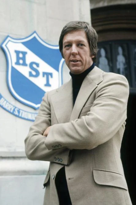 LUCAS TANNER - THE COLLECTION: PILOT MOVIE + 2 BONUS EPISODES (NBC-TVM 5/8/74) VERY RARE!!! David Hartman, Rosemary Murphy, Kathleen Quinlan, Ramon Bieri, Joe Garagiola, Nancy Malone, Robbie Rist, Stanley Livingston - Image 3