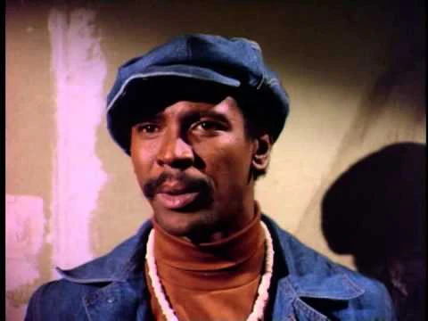 DELANCEY STREET: THE CRISIS WITHIN (TVM 4/19/75) Mark Hamill, Louis Gossett Jr., Walter McGinn, Carmine Caridi, Michael Conrad, Barbara Bostock, Barbara Cason, Hector Elias, Anthony Charnota, John Karlen - Image 3