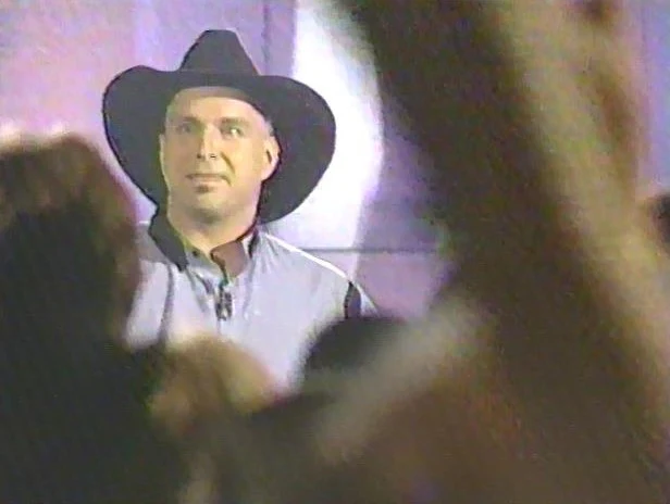 GARTH BROOKS DOUBLE LIVE (NBC 11/18/98 - WEST COAST VERSION) - Image 12