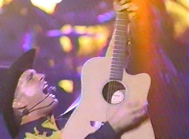 GARTH BROOKS DOUBLE LIVE (NBC 11/18/98 - WEST COAST VERSION) - Image 5