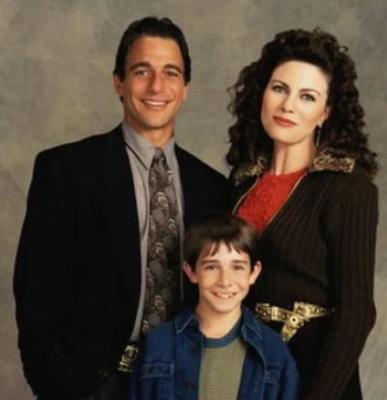 HUDSON STREET – THE COMPLETE SERIES (ABC 1995) RARE!!! BROADCAST QUALITY!!! Tony Danza, Lori Loughlin, Frankie J. Galasso, Shareen J. Mitchel, Jerry Adler, Christine Dunford, Tom Gallop, Jeffrey Anderson-Gunter - Image 4