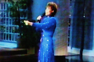 LATE SHOW STARRING JOAN RIVERS - EPISODE 131 (FOX 4/23/87) Guest host: Michele Lee, Dick Van Dyke, Bob Dubac, Colleen McCullough - Image 3