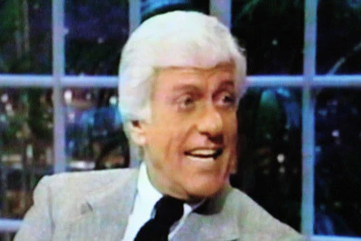 LATE SHOW STARRING JOAN RIVERS - EPISODE 131 (FOX 4/23/87) Guest host: Michele Lee, Dick Van Dyke, Bob Dubac, Colleen McCullough - Image 5