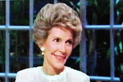 LATE SHOW STARRING JOAN RIVERS - EPISODE 16 (FOX 11/11/86) First Lady Nancy Reagan, Lucille Ball, Michele Lee - Image 3