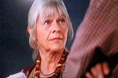 LOVE LETTER, THE (CBS-TVM 11/28/99) Campbell Scott, Jennifer Jason Leigh, David Dukes, Estelle Parsons, Daphne Ashbrook - Image 10