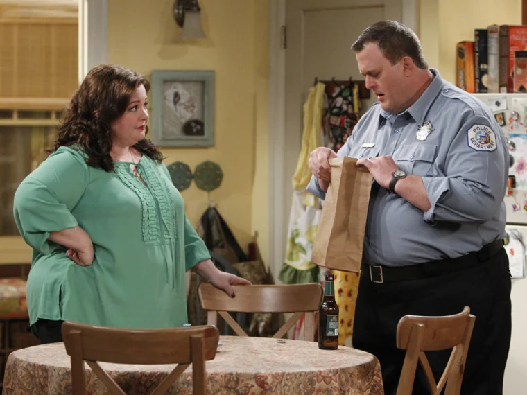 MIKE & MOLLY - THE COMPLETE SERIES + EXTRAS (CBS 2010-2016) Melissa McCarthy, Billy Gardell, Swoosie Kurtz, Reno Wilson, Katy Mixon, Rondi Reed, Louis Mustillo, Nyambi Nyambi - Image 3