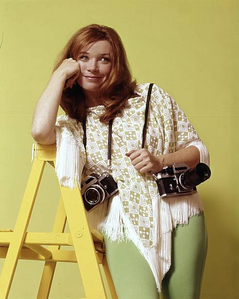 SHIRLEY’S WORLD - THE COMPLETE SERIES (ABC 1971-72) – RARE SHIRLEY MACLAINE SERIES!!! EXCELLENT QUALITY!!! - Shirley MacLaine, John Gregson - Image 3