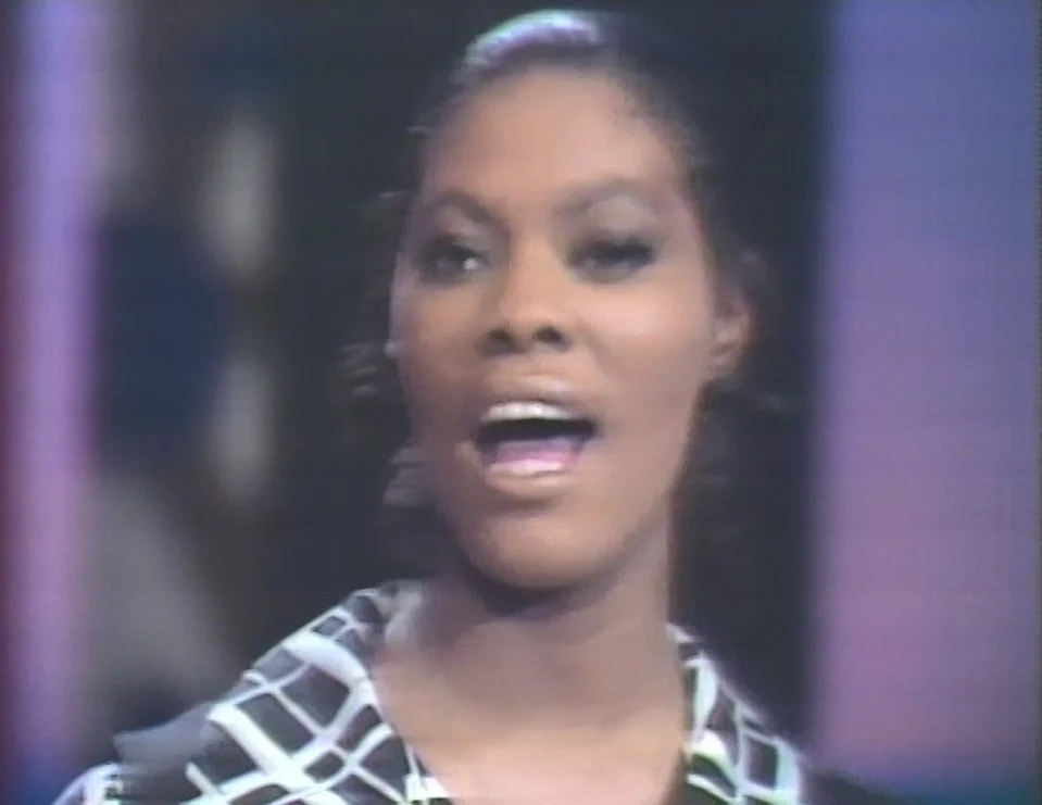 5TH DIMENSION TRAVELLING SUNSHINE SHOW, THE (ABC 8/17/71) Marilyn McCoo, Billy Davis Jr., Ron Townson, Florence LaRue Gordon, LaMonte McLemore, Dionne Warwick, Merle Haggard, The Carpenters - Image 4