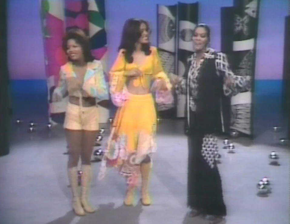 5TH DIMENSION TRAVELLING SUNSHINE SHOW, THE (ABC 8/17/71) Marilyn McCoo, Billy Davis Jr., Ron Townson, Florence LaRue Gordon, LaMonte McLemore, Dionne Warwick, Merle Haggard, The Carpenters - Image 9