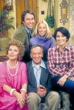 THREE’S COMPANY - THE COMPLETE SERIES + BONUS MATERIAL (ABC 1977-84) John Ritter, Suzanne Somers, Joyce DeWitt, Norman Fell, Audra Lindley, Don Knotts, Jenilee Harrison, Priscilla Barnes, Richard Kline, Ann Wedgeworth - Image 4