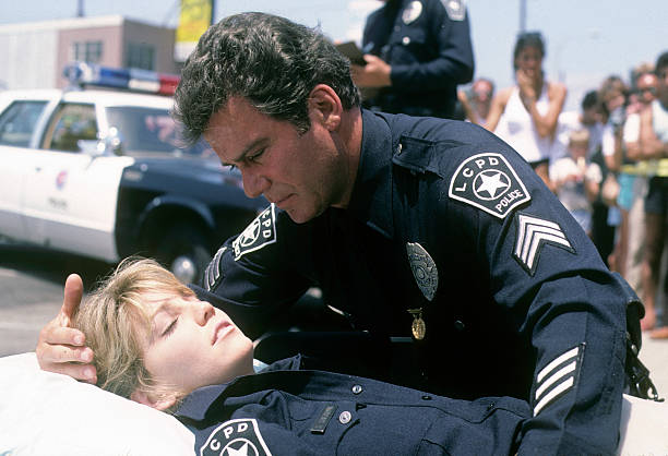 T.J. HOOKER - THE COMPLETE SERIES (ABC 1982-85 – CBS 1985-86) EXCELLENT QUALITY!!! William Shatner, Adrian Zmed, Heather Locklear, James Darren, Lee Bryant, Richard Herd, Thomas Jefferson - Image 12