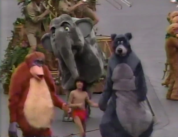 WALT DISNEY WORLD'S 1996 MERRY CHRISTMAS DAY PARADE (ABC 12/25/86) - Image 10
