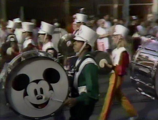 WALT DISNEY WORLD'S 1996 MERRY CHRISTMAS DAY PARADE (ABC 12/25/86) - Image 13