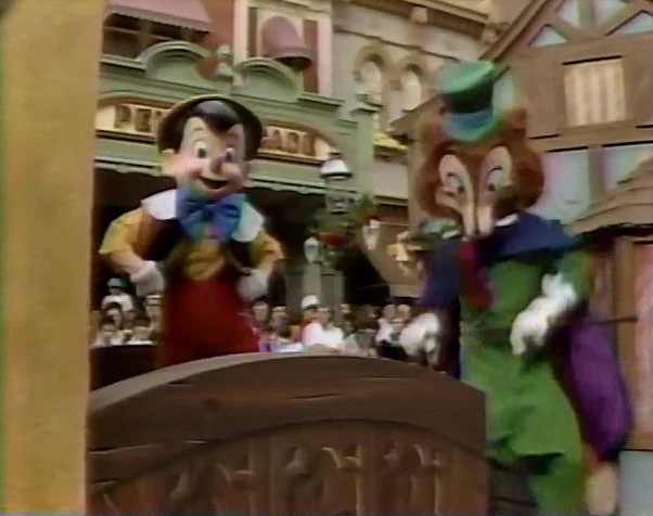 WALT DISNEY WORLD'S 1996 MERRY CHRISTMAS DAY PARADE (ABC 12/25/86) - Image 9